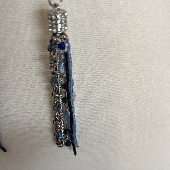 Blue 40” Lariat / Clasp Neckace by Premier Designs (NWOT) - Picture 4 of 8